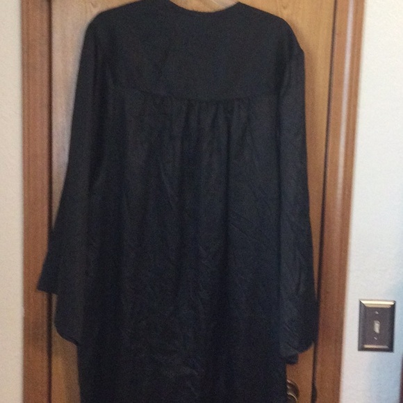 Josten’s graduation gown - Picture 3 of 5